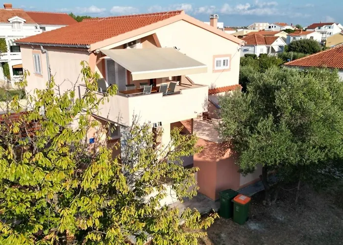 Leonardo 1 Apartament *